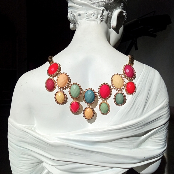 💚 Multicolour Statement Necklace - Picture 4 of 16